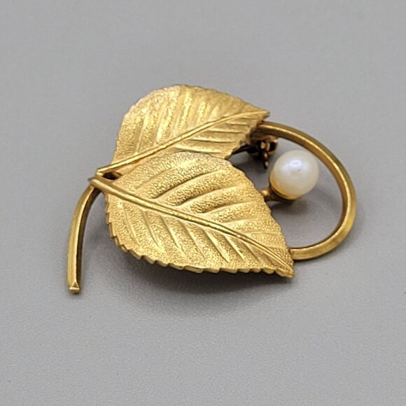 Leaf and Imitation Pearl Brooch Pin Brushed Gold Tone Textured German Made Vtg - Picture 1 of 8